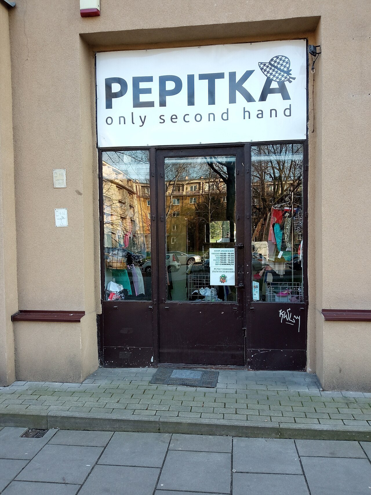 Ubrania za 50 pensów: w Sheffield sklep społeczny wspiera rodziny
